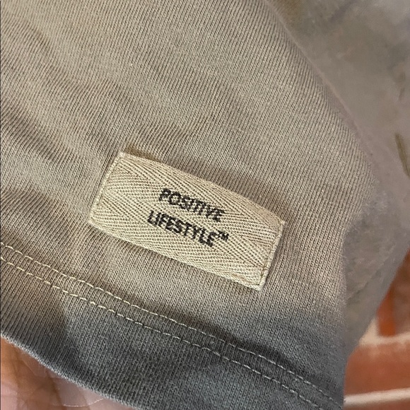 Women’s Life is Good Cropped Crusher Tee in size XL - Picture 3 of 7